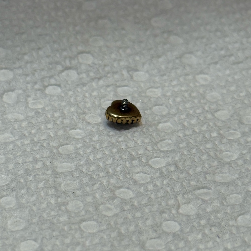14KT Gold Red Anatometal Heart Top 14G Internally Threaded - Picture 2 of 3